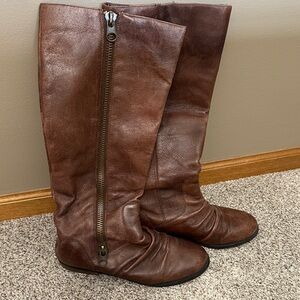 Elegant Brown Leather Boots with zipper